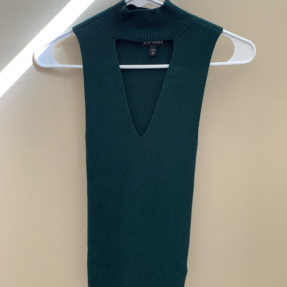 Deep v turtle neck sleeveless sweater